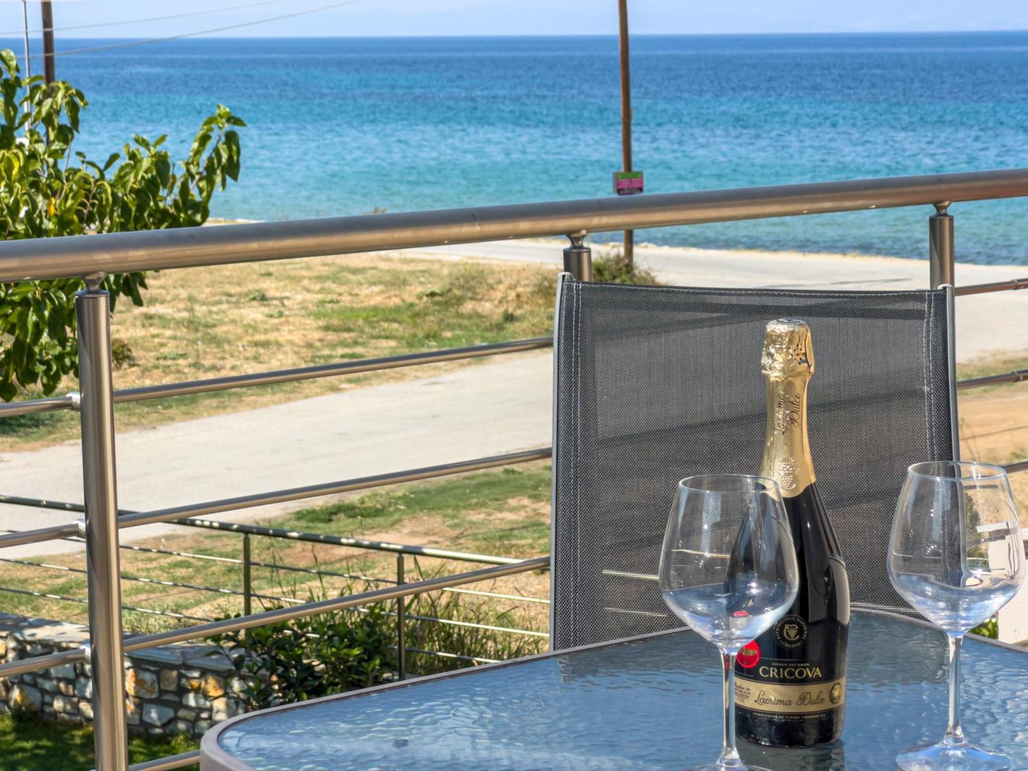 Yalos Beach Maisonettes Skala Sotiros Luaran gambar